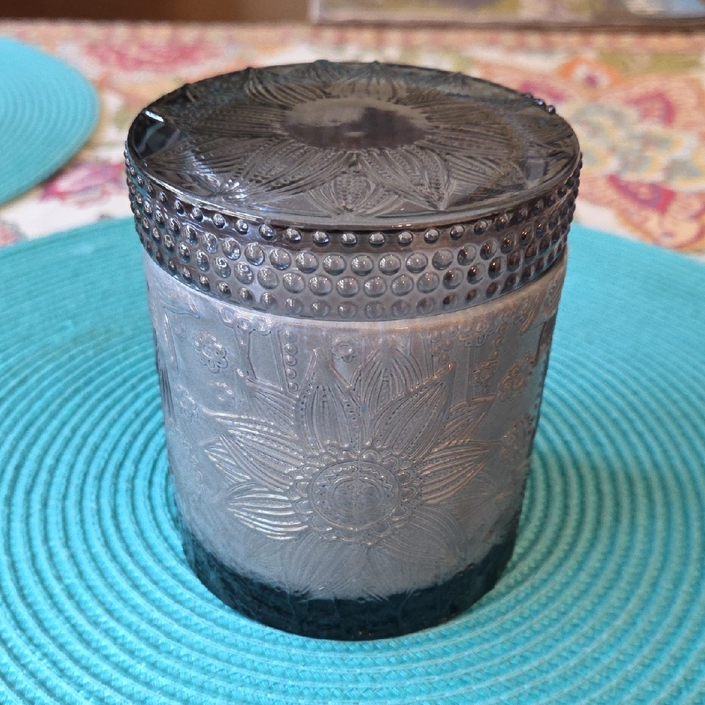 LIT&CO Luxe No. 27 Gray Embossed Soy Candle